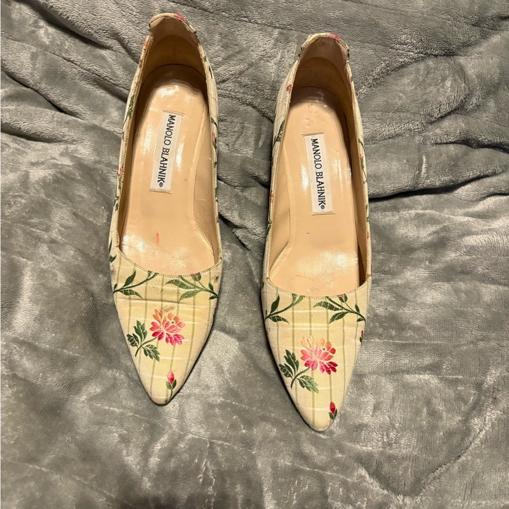 Manolo Blahnik Floral Patterned Cream Heels size 36